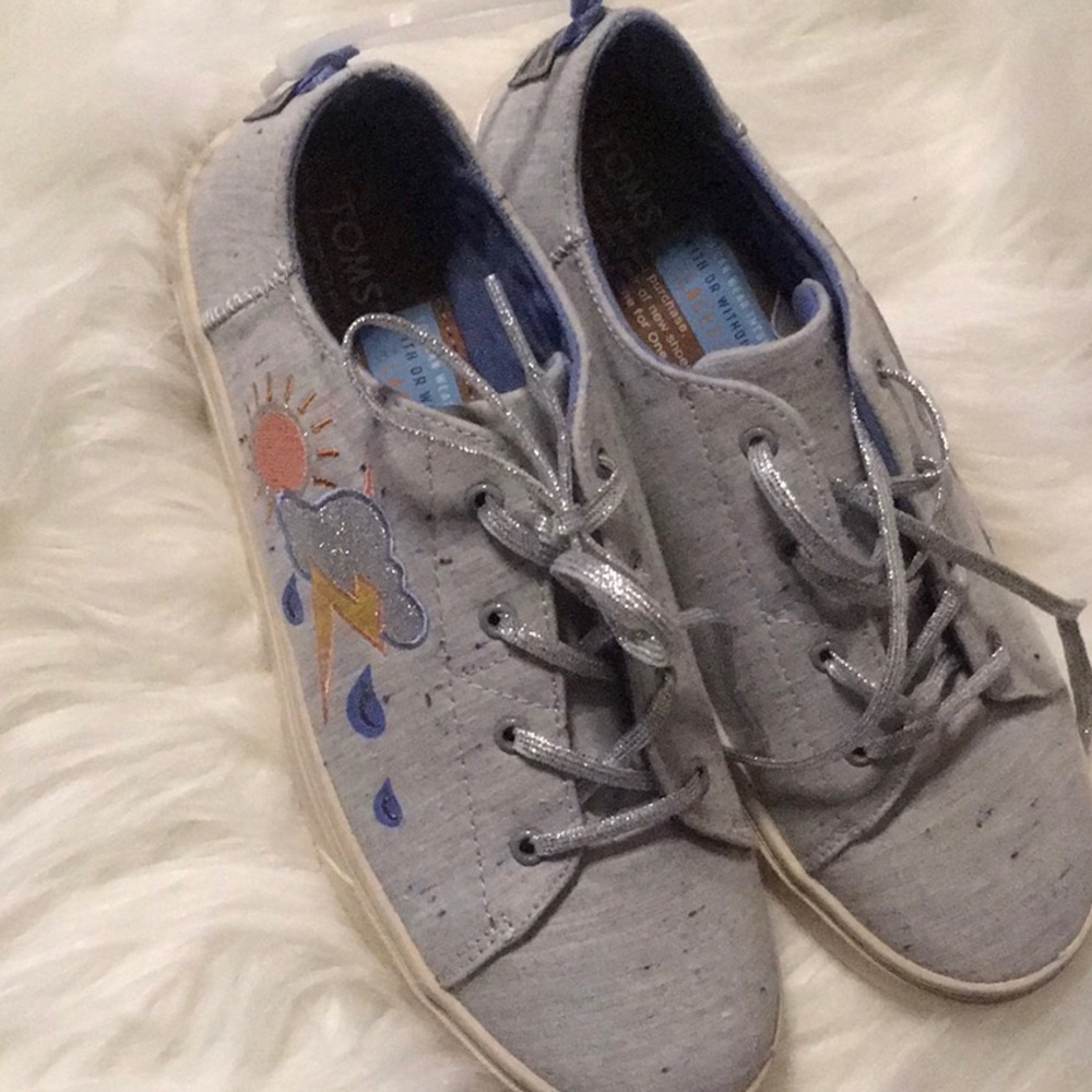 Brand New, Never Worn Girls size 5 Toms.